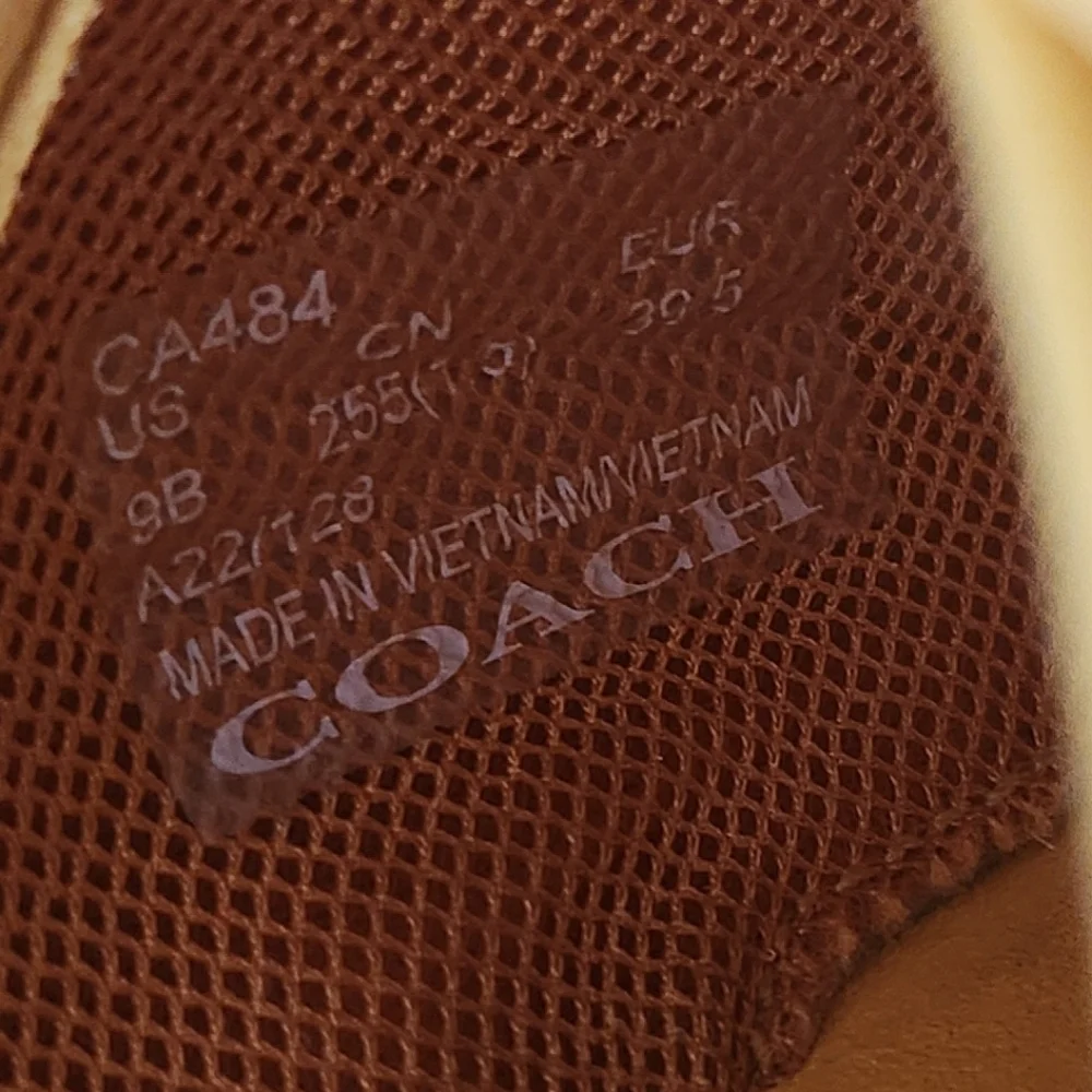Coach Paxton slides size 9